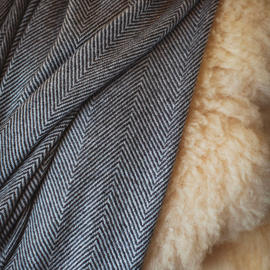 Muted Giant Zig Zag Throw