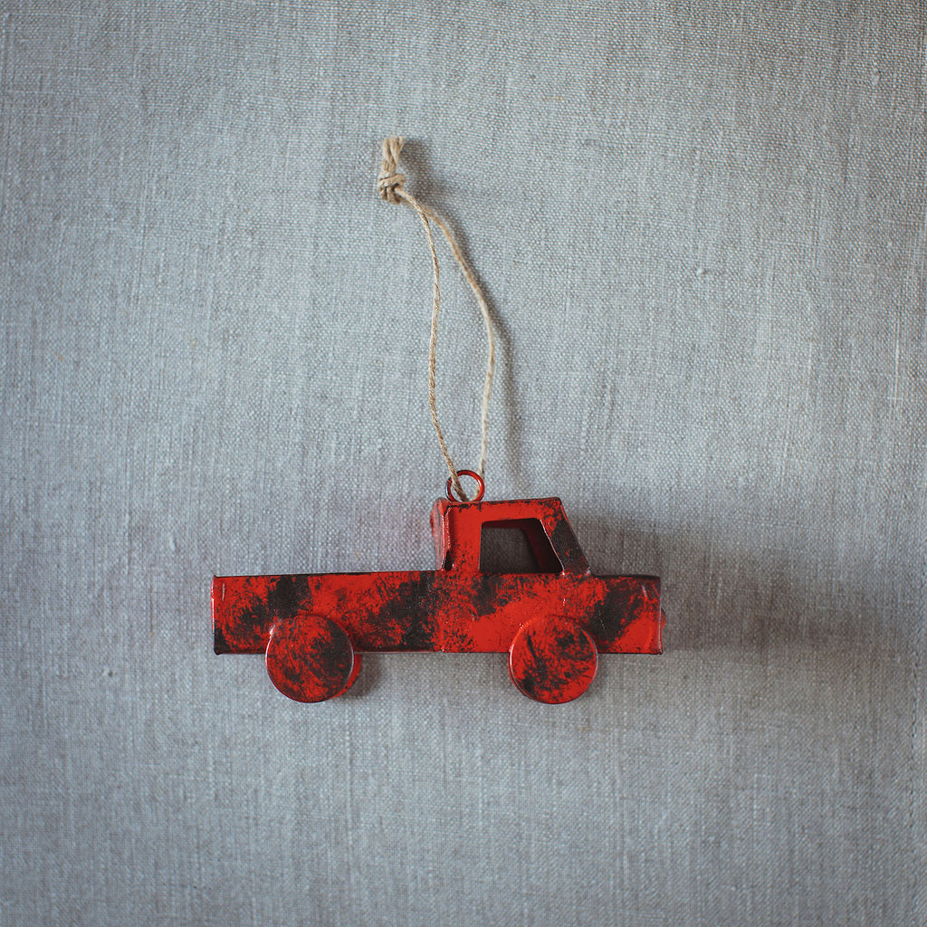 Metal Pickup Truck Decoration