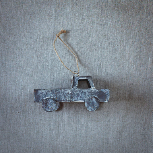 Metal Pickup Truck Decoration